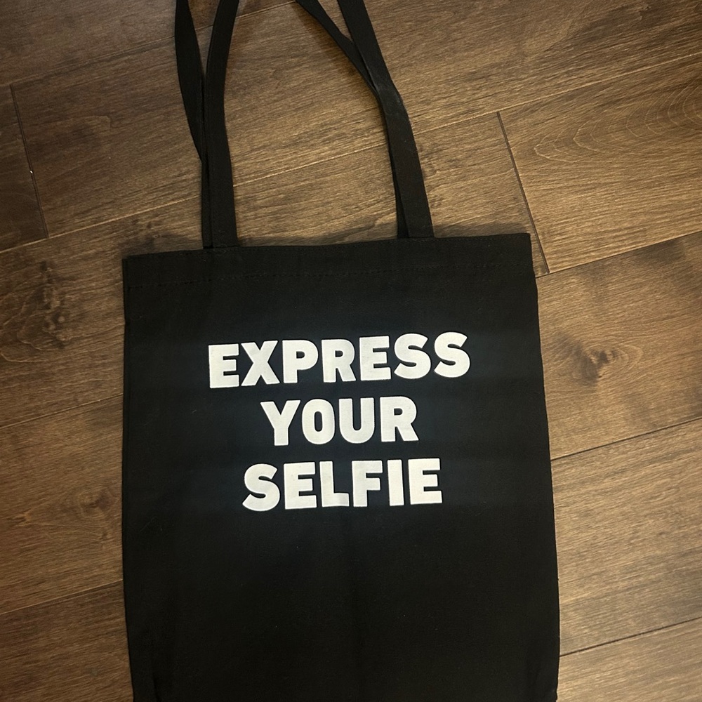 Must have mini Black Tote Bag with Express Your Selfie Print
